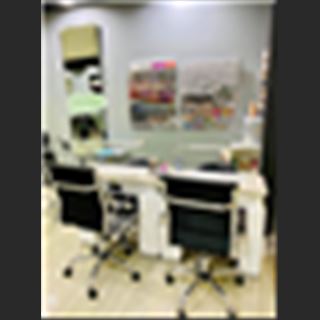 Shop Hair & Nails trong shopping center cho share lại chỗ làm Nails.