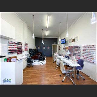 Cần sang tiệm nail ở vùng Blackburn mở được 10 năm