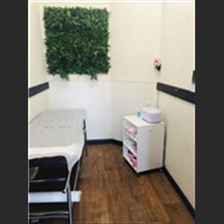 Cần sang lại tiệm nails và waxing trong hair salon ở Bacchus Marsh