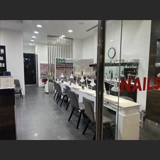 Sang tiệm Nails 5 bàn 2 ghế trong Knox city shopping centre