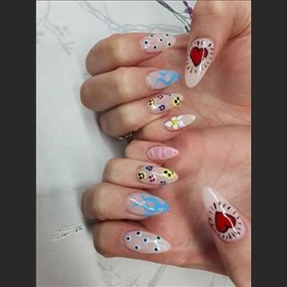 Shop nails cần thợ bột và thợ nước lương tới $250 / ngày 