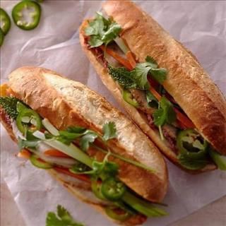 Shop bánh mì ở Emporium CBD tuyển nhân viên ko cần kinh nghiệm