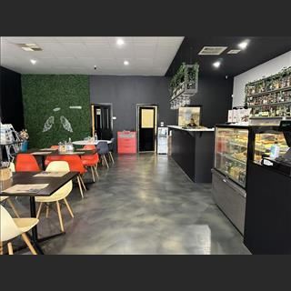 Shop cafe + Vietnamese street food cần tuyển nhân viên lương cao 