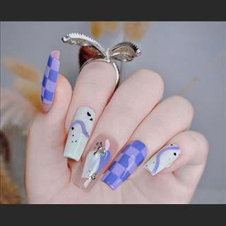 Shop nail trong shopping Phoenix cần thêm thợ full set design