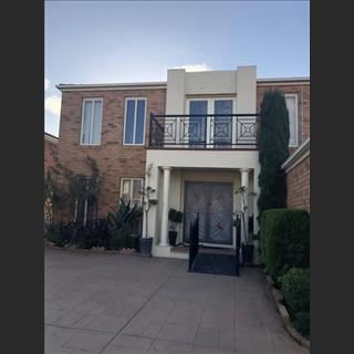 Nhà có phòng cho share gần ga xe lửa và chợ Springvale